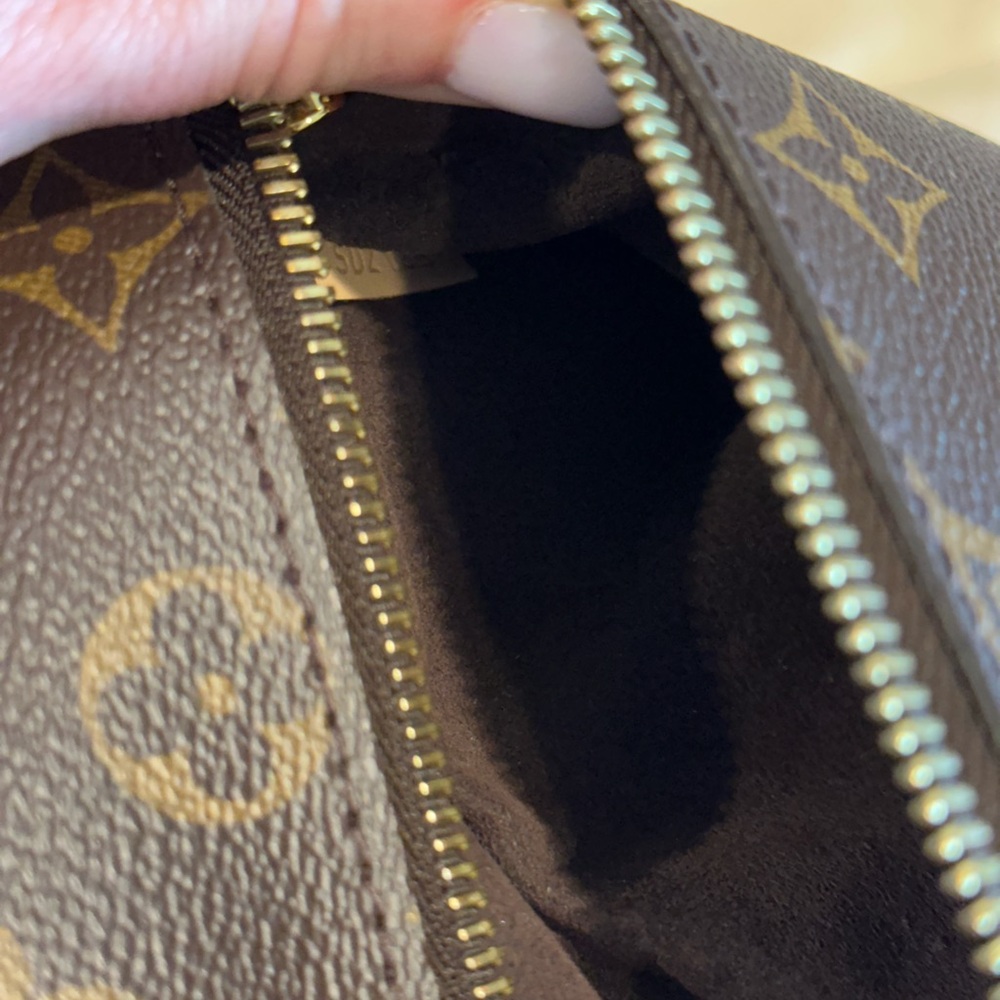 Louis Vuitton Pochette Métis - Picture 10 of 15